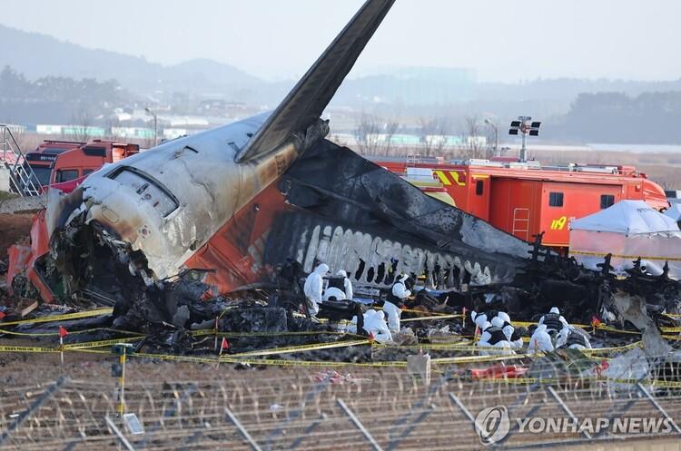 В Южной Корее завершена расшифровка черного ящика самолета Jeju Air, который разбился неделю назад.