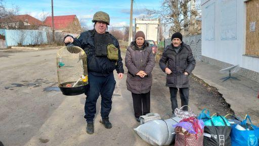 Полиция продемонстрировала эвакуацию жителей прифронтовых районов Харьковщины: кого удалось спасти.